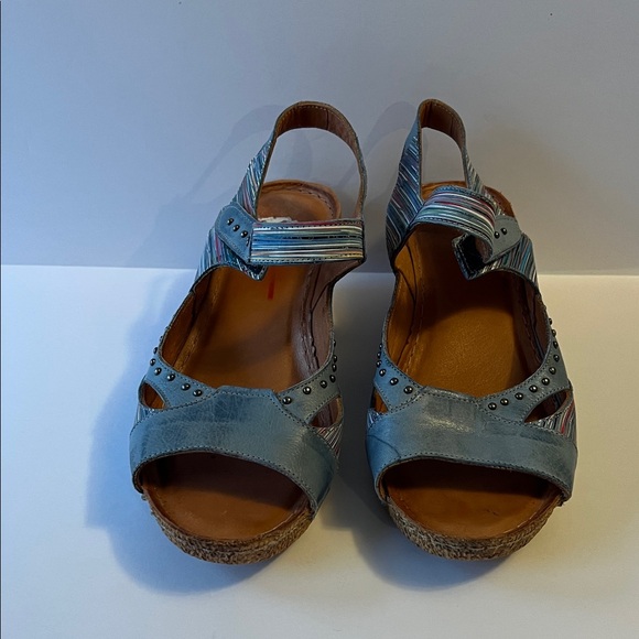 Karol’s Blue Stud Striped Leather Sandals Size 9 (40) EUC Boho Cottage-core - Picture 2 of 7